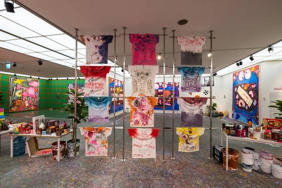 미국 세인트루이스에 위치한 작업실을 약 100평 규모로 생생히 옮겨 재현한 섹션이 인상적이다.