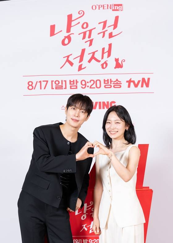 왼쪽부터 윤두준, 김슬기