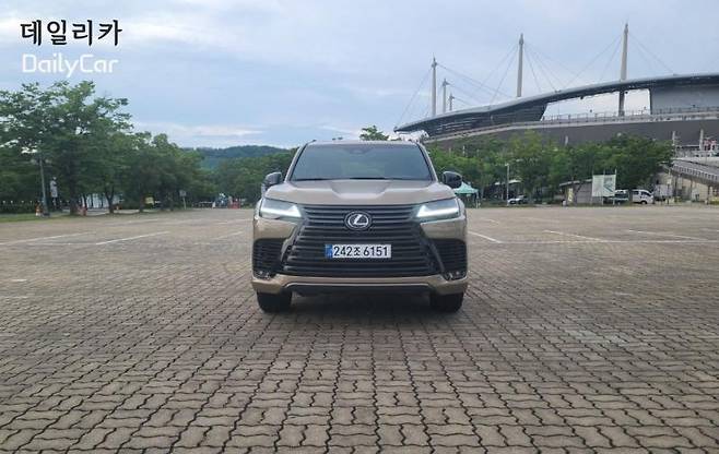 렉서스, LM700h (하이브리드 대형 SUV)
