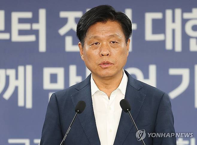 브리핑하는 조승래 대변인 (서울=연합뉴스) 김도훈 기자 = 국정기획위원회 조승래 대변인이 1일 서울 종로구 국정기획위에서 브리핑하고 있다. 2025.7.1 superdoo82@yna.co.kr