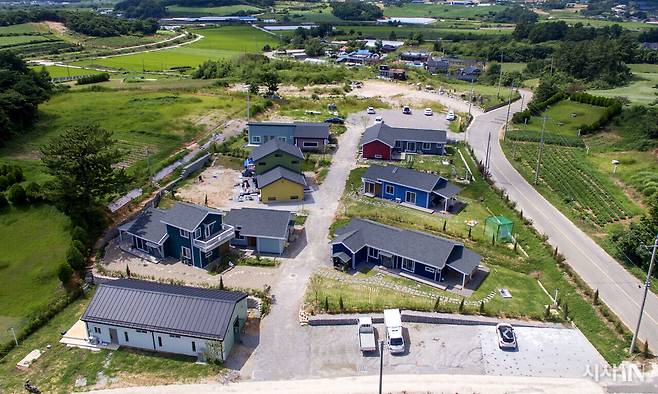 고창군 대산면에 있는 고창 서점마을 전경. 온라인 지도나 내비에서 지석남당길 106-6을 치면 된다. ⓒ시사IN 조남진