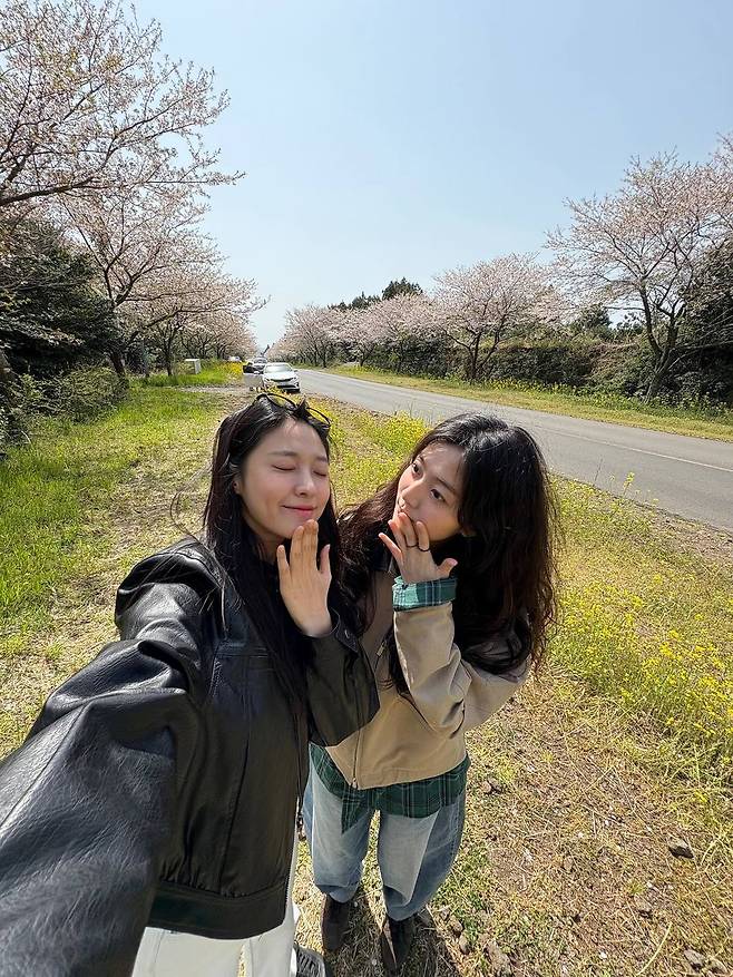 설현, 신은수 /사진=설현 소셜미디어