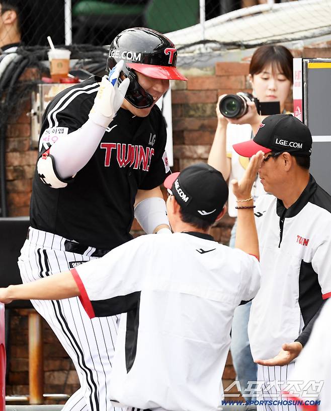 타격기계가 해결하자 염경엽 감독은 더 기뻐했다.