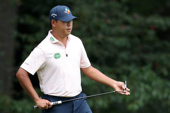<yonhap photo-0230=""> OWINGS MILLS, MARYLAND - AUGUST 16: Si Woo Kim of South Korea prepares to putt on the first green during the third round of the BMW Championship 2025 at Caves Valley Golf Club on August 16, 2025 in Owings Mills, Maryland. Kevin C. Cox/Getty Images/AFP (Photo by Kevin C. Cox / GETTY IMAGES NORTH AMERICA / Getty Images via AFP)/2025-08-17 01:23:26/ <저작권자 ⓒ 1980-2025 ㈜연합뉴스. 무단 전재 재배포 금지, AI 학습 및 활용 금지></yonhap>