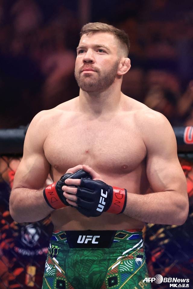 뒤플레시는 “오늘의 치마에프는 나를 정정당당하게 이겼다. 더 뛰어난 파이터였다. 하지만 나는 돌아올 것이다. 나의 벨트를 되찾기 위해 올 것이다. 지금은 그의 것이고 그럴 자격이 있다”고 말했다. 사진(시카고 미국)=AFPBBNews=News1