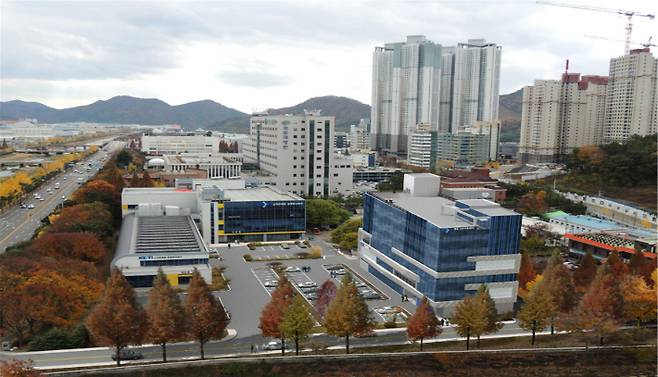 한국전자기술연구원 동남권본부 전경 중 우측 건물은 신축 예정인 조감도다. 한국전자기술연구원 제공