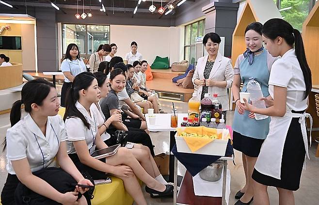 호남대 항공서비스학과 학생들이 실습을 하고 있는 모습. 호남대 제공