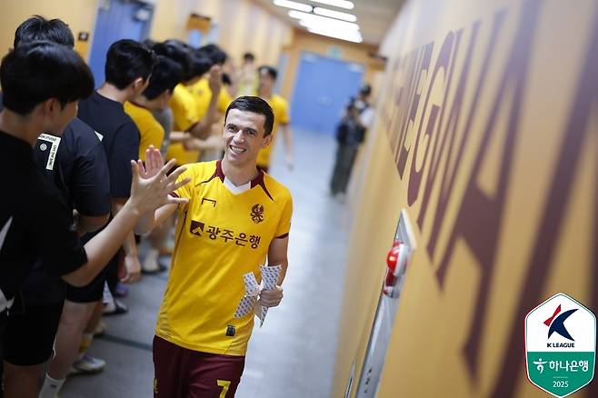 이란 에스테그랄로 이적하는 광주FC의 아사니. (한국프로축구연맹 제공)