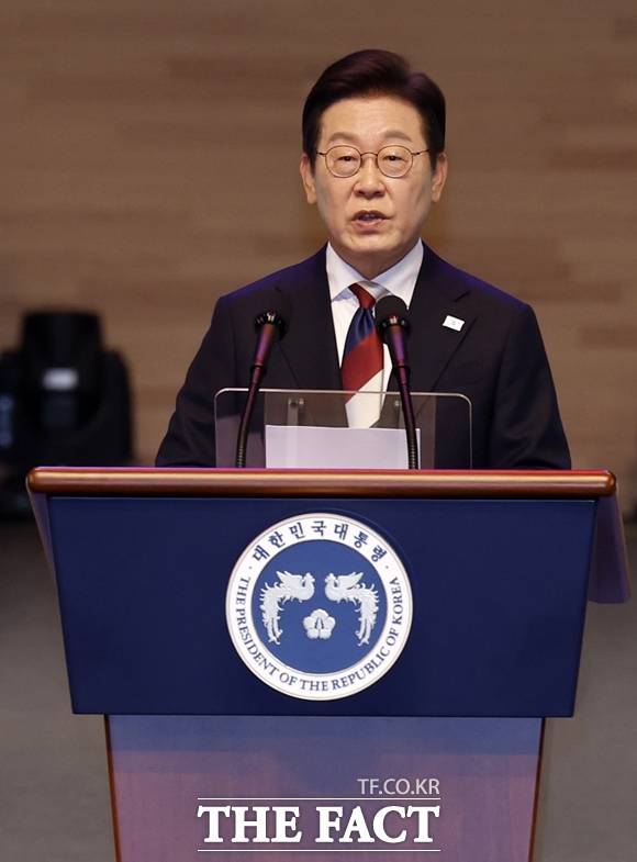 대통령실은 20일 김여정 북한 노동당 부부장의 발언에 대해 "정부는 적대와 대결의 시대를 뒤로하고 한반도 평화 공존과 공동 성장의 새 시대를 반드시 열어나갈 것"이라는 입장을 내놨다. 이재명 대통령이 15일 오전 서울 종로구 세종문화회관에서 열린 제80주년 광복절 경축식에서 경축사를 하고 있다. /뉴시스