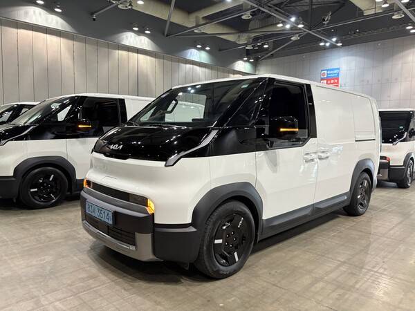 PV5 카고는 낮은 스텝고와 높은 실내고로 작업 편의성을 극대화한 것이 특징이다. (오토헤럴드 김흥식 기자)