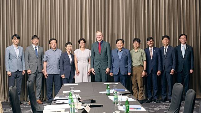 게이츠재단과 라이트재단이 20일 공동 개최한 글로벌 보건 간담회에 SK바이오사이언스, LG화학, 바이오니아, 유바이오로직스, 노을, 에스디바이오센서, 쿼드메디슨 등 7개 국내 백신 및 진단기기 기업 경영진들이 참석했다. /사진=라이트재단