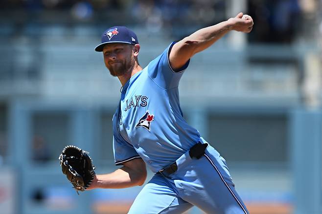 Toronto Blue Jays pitcher Eric Lauer throws a pitch against the Los Angeles Dodgers during the first inning of a baseball game, Sunday, Aug. 10, 2025, in Los Angeles. (AP Photo/Wally Skalij)
<저작권자(c) 연합뉴스, 무단 전재-재배포, AI 학습 및 활용 금지>