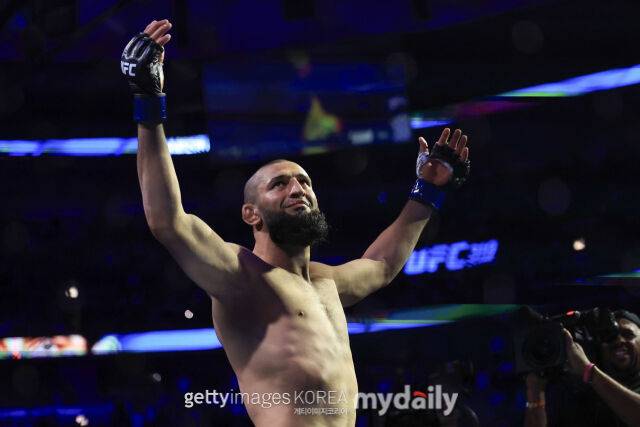 치마예프가 두 플레시스를 꺾고 환호하고 있다. /게티이미지코리아