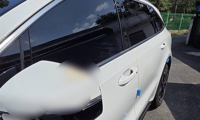 30대 여성을 살해한 용의자가 강원 홍천군에 버리고 간 차량에 혈흔이 남아있다. 배상철 기자