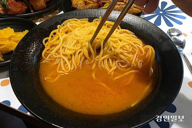 면 반 국물 반. /황성규기자 homerun@kyeongin.com