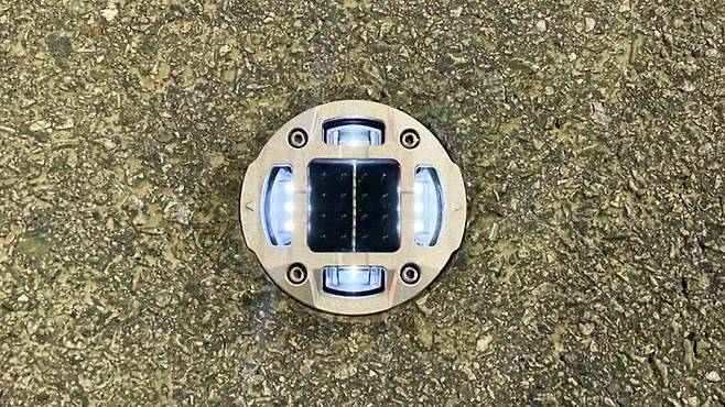 태양광 LED 표지병