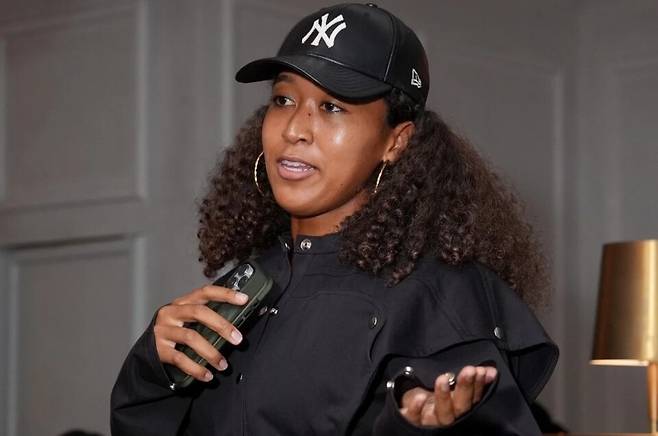 캐나다오픈 시상식장에서 우승자를 축하하는 멘트를 빠트려 구설수에 올랐던 오사카 나오미가 자신의 행동에 대해 다시 한번 사과를 했다.