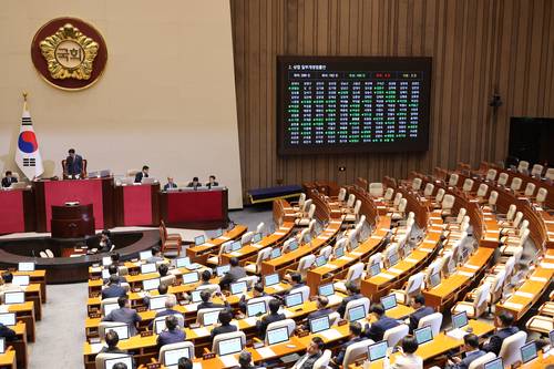 25일 국회 본회의에서 '더 센' 상법 개정안이 여당 주도로 통과되고 있다. (사진=연합뉴스)