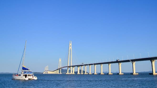 신안 천사(1004)섬을 연결하는 허브 브릿지 천사대교는 무려 7224m이다.