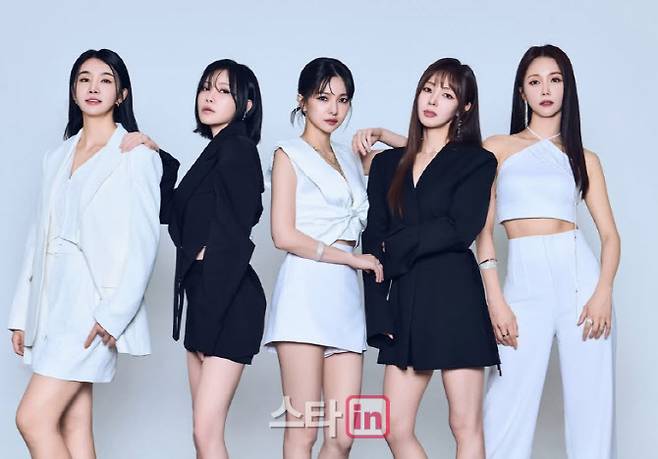 피에스타. 왼쪽부터 차오루, 예지, 재이, 옐(혜미), 린지