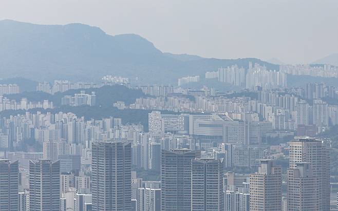 지난 25일 서울 아파트 단지 모습. 뉴스1