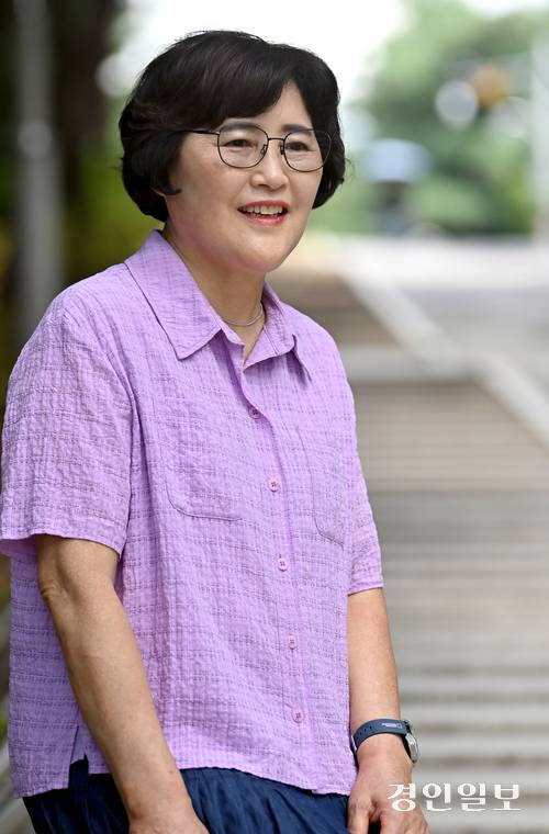 지난 22일 오후 경기도 고양시 일산 자택 인근에서 만난 김용자 동일방직해고자복직추진위원회 대표. 2025.8.22 /김용국기자 yong@kyeongin.com