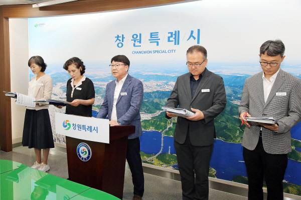 서호관 마산합포구청장은 27일 시청 프레스센터에서 2025년 제3분기 정례브리핑을 하고 있다. / 창원시 마산합포구