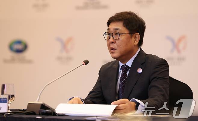 최휘영 문화체육관광부 장관이 27일 경북 경주 힐튼호텔에서 열린 'APEC 문화산업고위급대화 개회식'에서 개회사를 하고 있다. (문화체육관광부 제공. 재판매 및 DB 금지) 2025.8.27/뉴스1