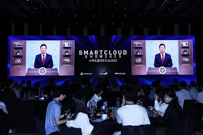 오세훈 서울시장이 27일 서울 소공동 웨스틴조선호텔에서 열린 ‘스마트클라우드쇼 2025′에서 영상 축사를 하고 있다. /조선비즈