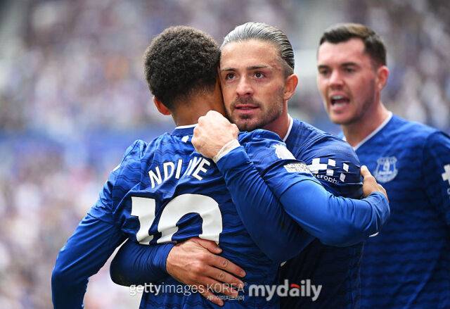 은디아예의 선제골을 어시스트한 뒤 기뻐하는 그릴리쉬. /게티이미지코리아