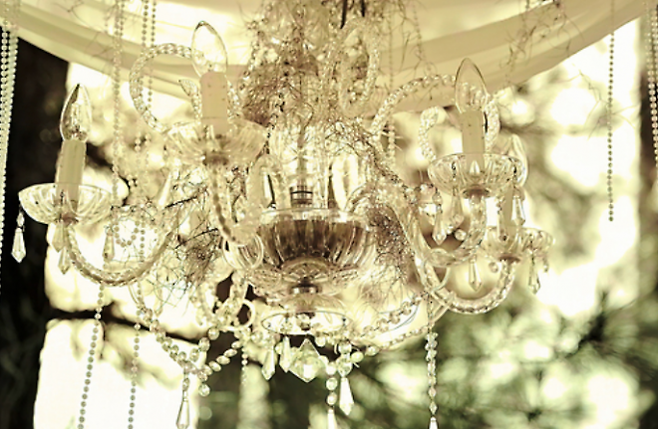 샹들리에 관련 이미지. 기사와 직접적인 관련 없음. 아이클릭아트