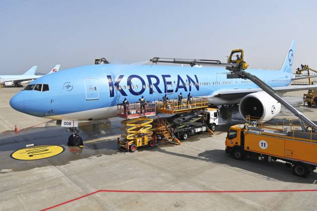 대한항공 새 도장이 적용된 보잉 777-300ER 항공기. 기사와 무관한 사진. 뉴스1