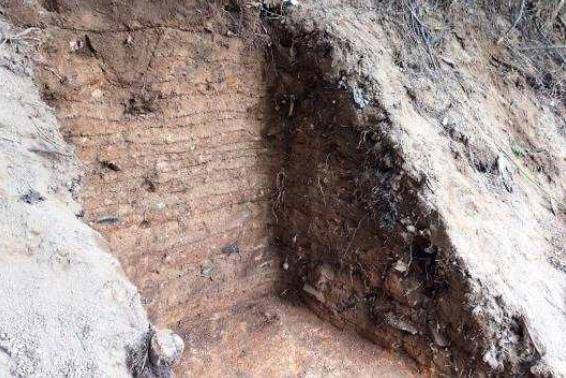 (부여군 쌍북리 일대에서 발견된 성토층)