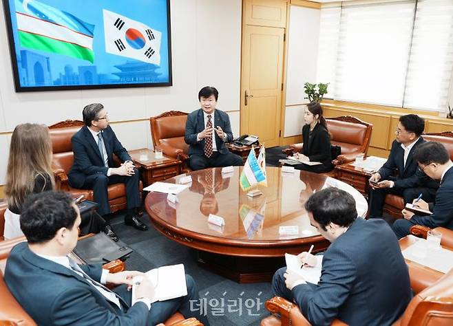 주한 우즈베키스탄 대사와의 면담 모습. ⓒ한국지역난방공사