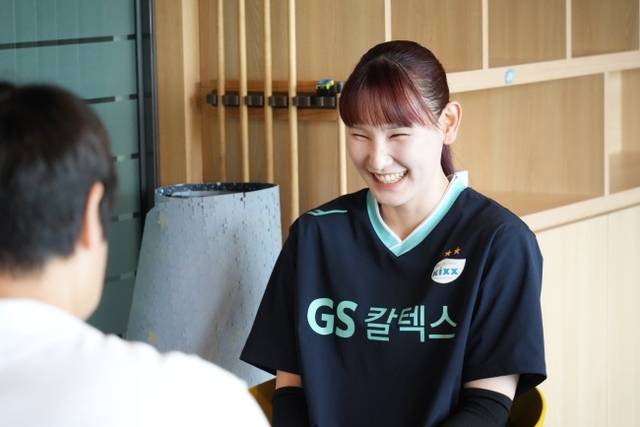 부상을 당했던 당시를 회상하며 잠시 눈물을 보이기도 했던 안혜진은 특유의 밝은 모습으로 팬 앞에 설 새 시즌을 준비하고 있다. GS칼텍스서울Kixx 제공