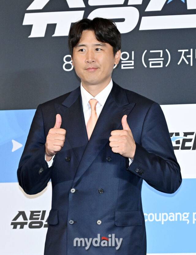 전 축구선수 구자철이 28일 오전 서울 신도림 더링크 호텔에서 진행된 쿠팡플레이 '슈팅스타 시즌2' 제작발표회에서 포토타임을 갖고 있다. / 송일섭 기자(andlyu@mydaily.co.kr)