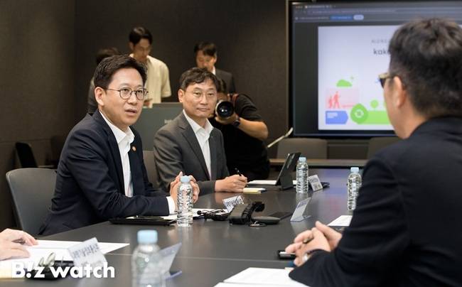 배경훈 과학기술정보통신부 장관이 29일 경기 안산시 상록구 카카오데이터센터 안산에서 열린 '첨단 GPU 확보 및 AI 고속도로 현장간담회'에서 발언하고 있다./사진=과학기술정보통신부 제공