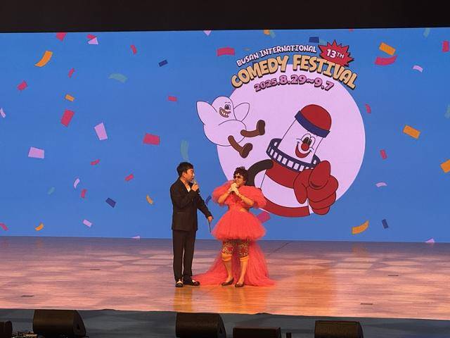 29일 랄랄은 부산 해운대구 벡스코 오디토리움에서 본지와 만나 단독 인터뷰를 진행했다. 이날 제13회 부산국제코미디페스티벌(이하 부코페)의 개막 공연이 열렸으며 랄랄이 부캐릭터 이명화로 축하 무대를 꾸몄다. 부산국제코미디페스티벌 조직위원회 제공