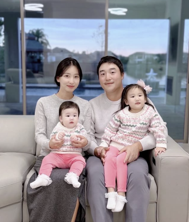 아내, 두 딸과 함께. 이경훈 인스타그램