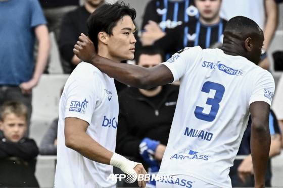 벨기에 KRC 헹크 오현규가 28일 벨기에 브뤼헤의 얀 브라이덜 스타디움에서 열린 클럽 브뤼헤와의 2025~2026 벨기에 프로축구 프로리그 개막전에서 골을 터뜨린 뒤 기뻐하고 있다. /AFPBBNews=뉴스1