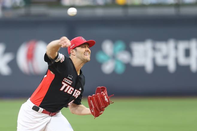 KIA 타이거즈 외국인 에이스 제임스 네일이 29일 수원 KT전에서 역투하고 있다. /사진=KIA 타이거즈 제공