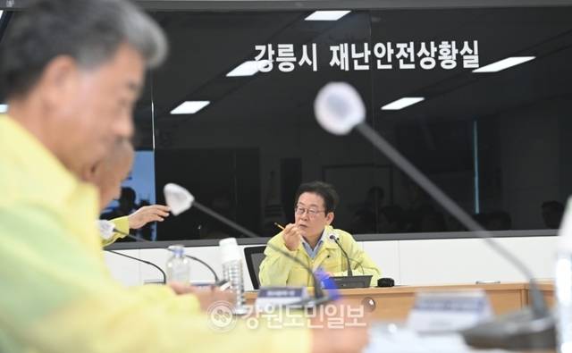 ▲ 이재명 대통령이 30일 오후 강릉시청에서 가뭄사태 긴급 대책회의를 주재하고 있다. 서영 기자