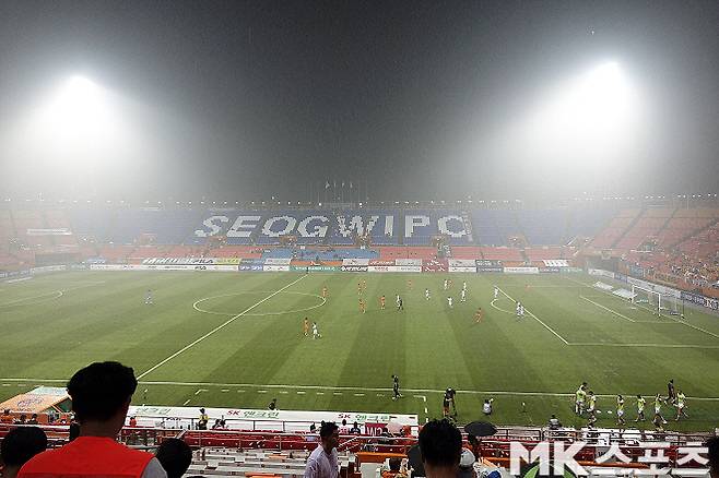 8월 30일 제주 SK와 광주 FC의 경기가 펼쳐지고 있는 제주월드컵경기장. 사진=이근승 기자