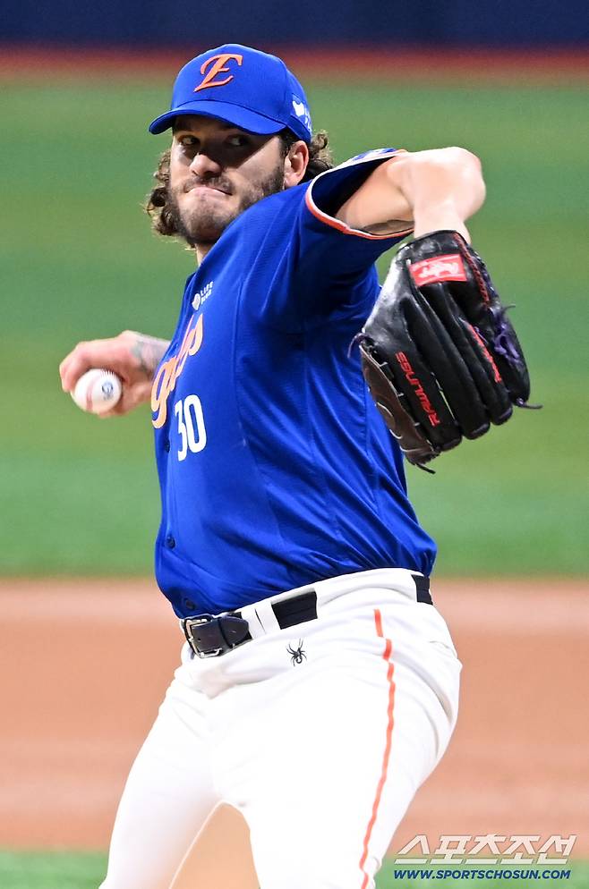 28일 고척스카이돔에서 열린 한화와 키움의 경기, 한화 선발투수 폰세가 역투하고 있다. 고척=허상욱 기자wook@sportschosun.com/2025.08.28/