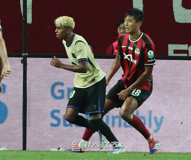 2025 FC바르셀로나 아시아투어 FC서울 친선경기가 31일 오후 서울월드컵경기장에서 열렸다. 바르셀로나 라민 야말이 전반 자신의 두번째골을 성공시키고 기뻐하고있다. 상암=정시종 기자 capa@edaily.co.kr /2025.07.31.