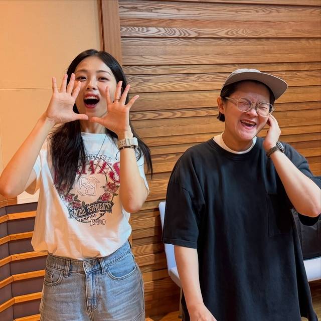 가수 HYNN(박혜원·왼쪽)과 개그우먼 김신영.