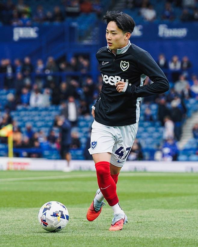 양민혁은 8월 31일(한국시간) 영국 프라턴파크에서 끝난 2025~2026시즌 챔피언십 4라운드 원정경기 명단에 이름을 올렸지만, 끝내 그라운드를 밟지 못했다. 사진출처|포츠머스 페이스북