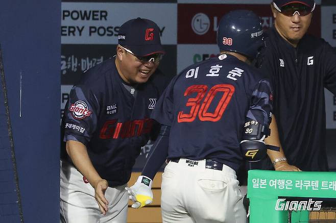 ▲ 롯데 김태형 감독 이호준 홈런 ⓒ롯데 자이언츠