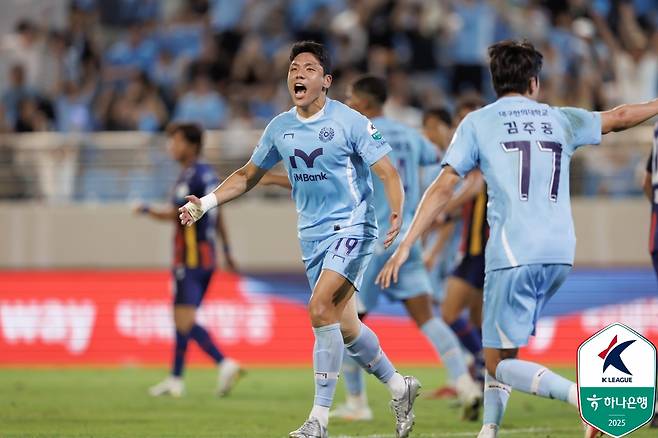 대구FC 박대훈이 30일 대구 iM뱅크PARK에서 열린 수원FC전에서 동점골을 넣은 뒤 기뻐하고 있다. /사진=한국프로축구연맹 제공