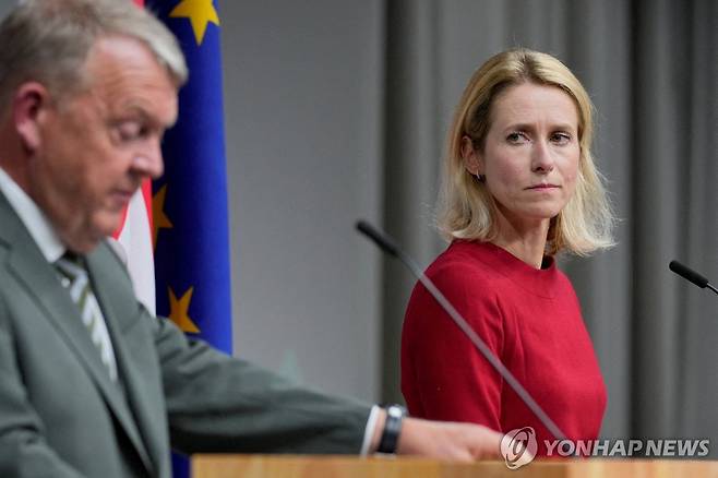 EU 외교장관회의 기자회견 (코펜하겐 로이터=연합뉴스) 라르스 뢰케 라스무센 덴마크 외무장관(좌)과 카야 칼라스 EU 외교안보 고위대표가 30일(현지시간) 덴마크 코펜하겐에서 열린 EU 외교장관회의가 끝난 뒤 기자회견을 하고 있다. 2025.8.30 photo@yna.co.kr
